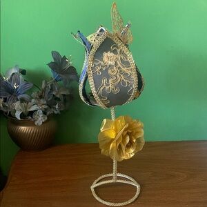 * FREE Per Item Purchase* No Label Vintage Blue & Gold Floral Table Centerpiece